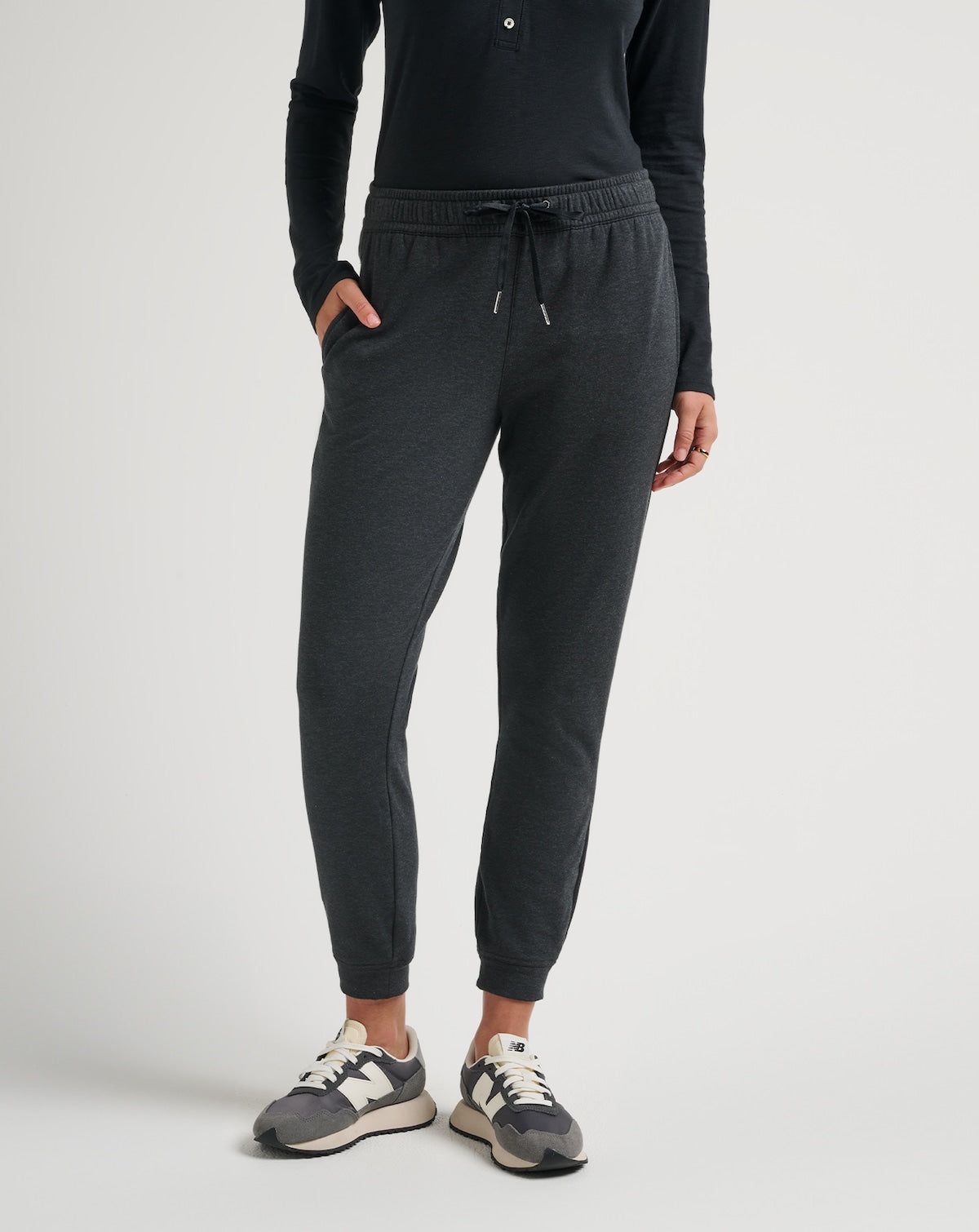 TravisMathew Women's Cloud Fleece Tie Jogger Apparel TravisMathew Heather Black XSmall